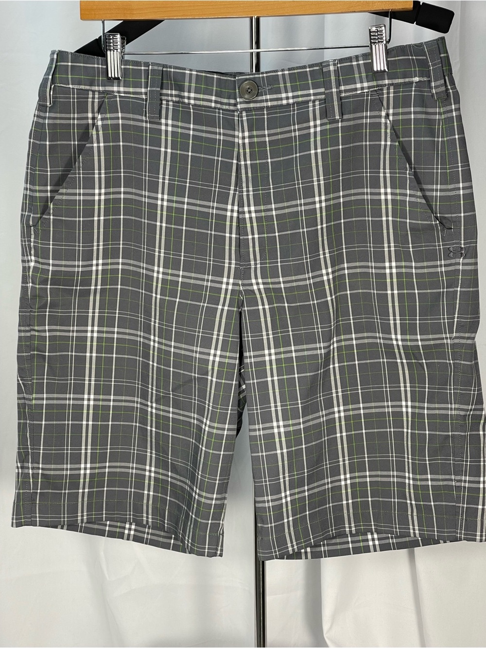Under Armour Gray Plaid Performance Shorts w/Green Accents & pockets. Sz 34